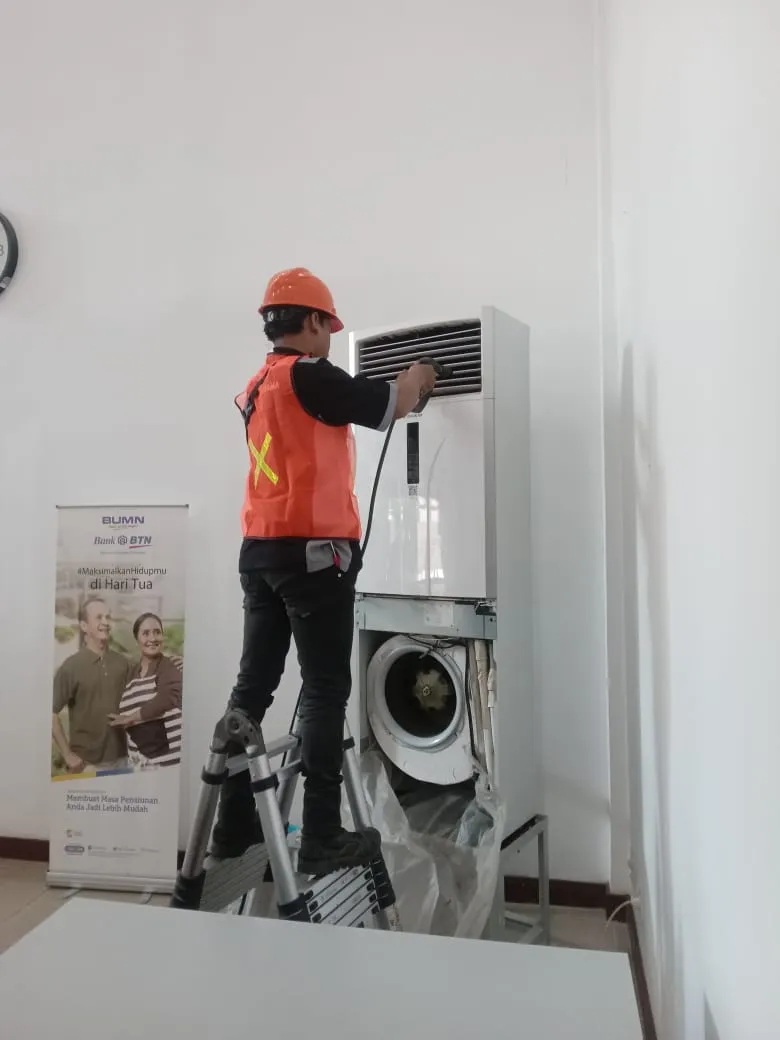 Pengecekan suhu coil evaporator