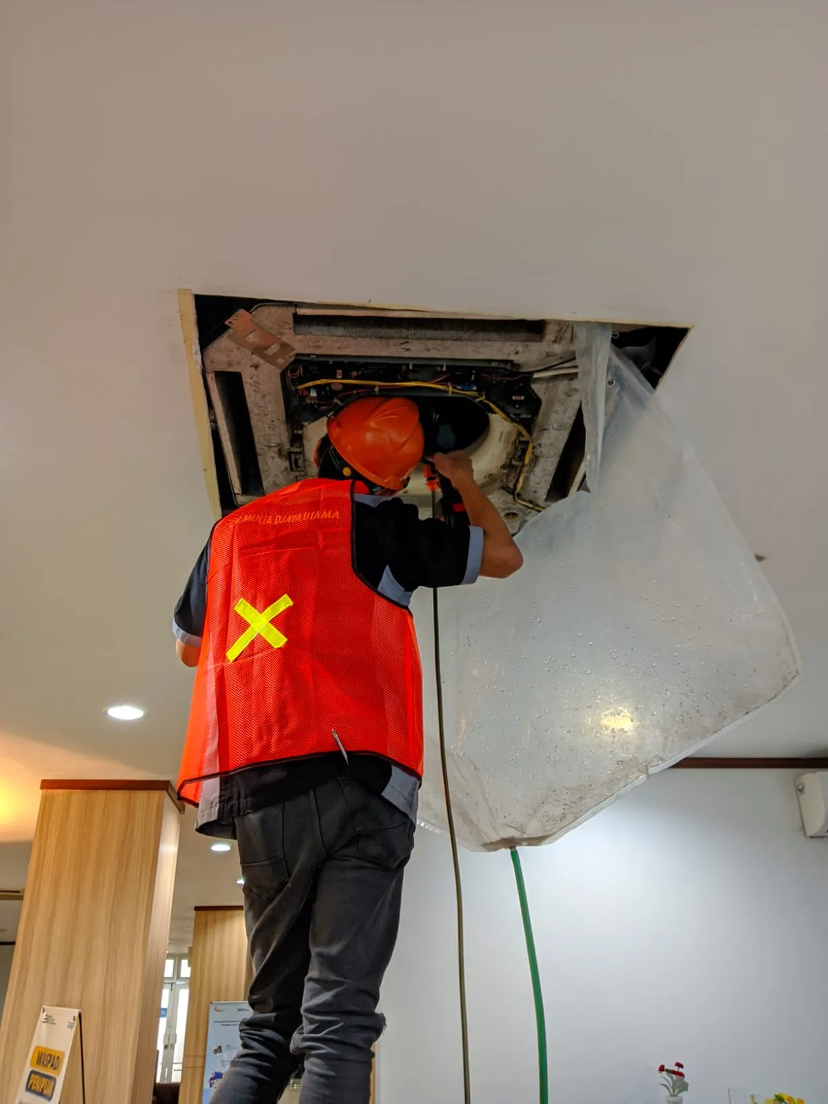 Pencucian AC split wall Faskes