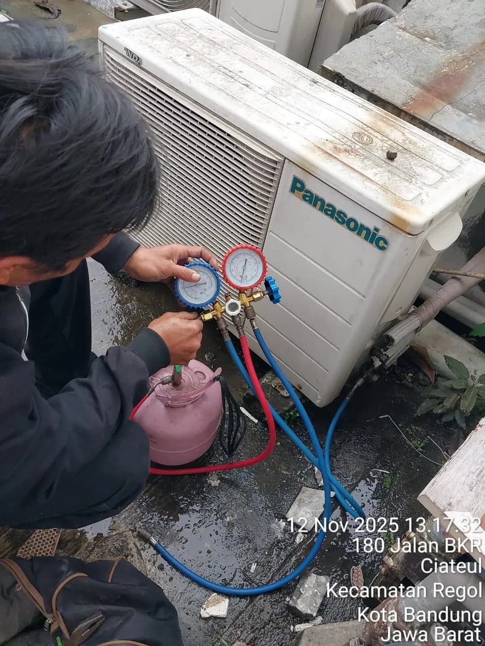 Servis AC outdoor unit