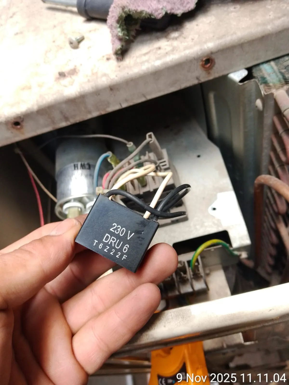 Servis AC outdoor unit