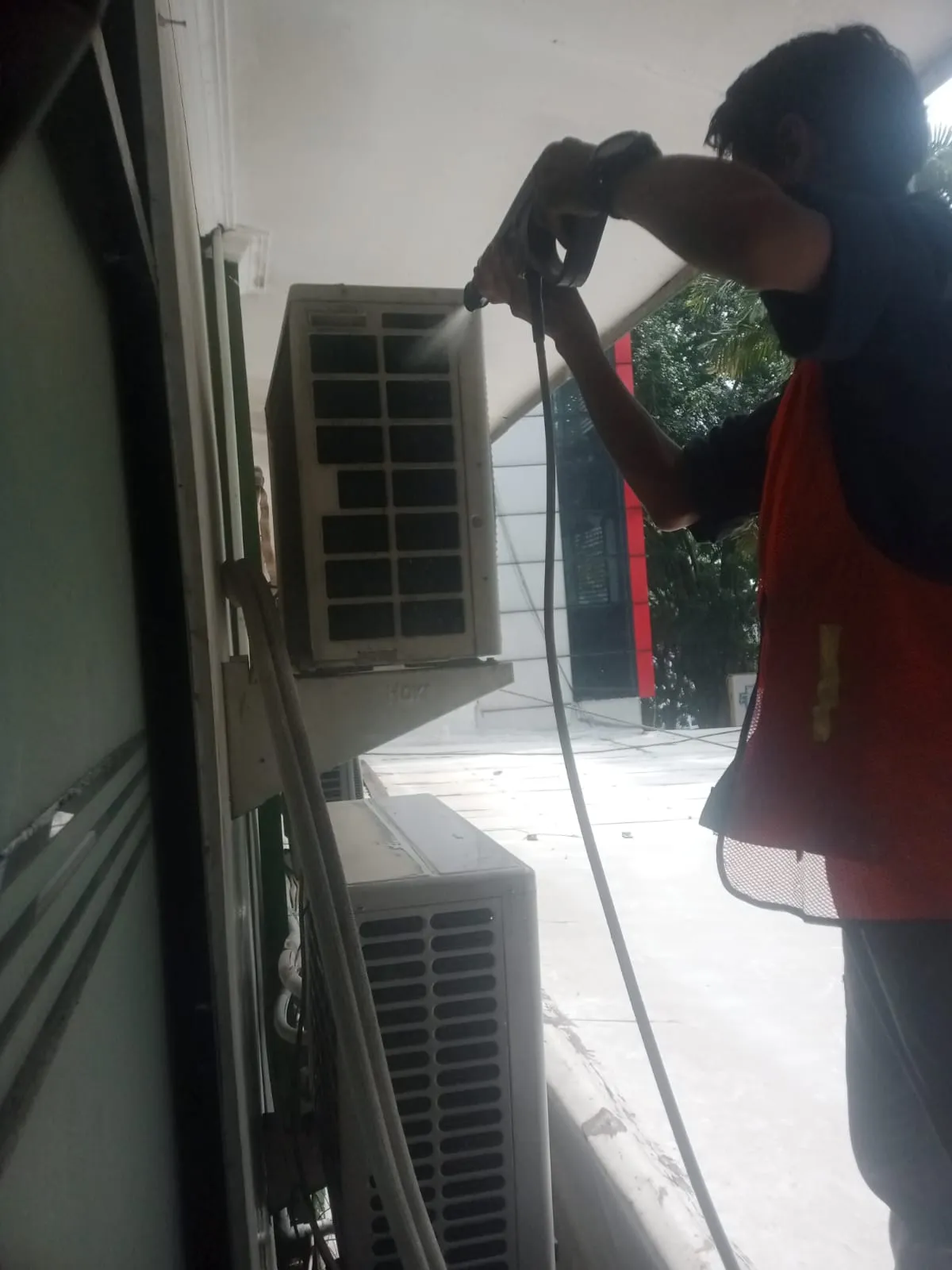 Perawatan berkala gedung klinik