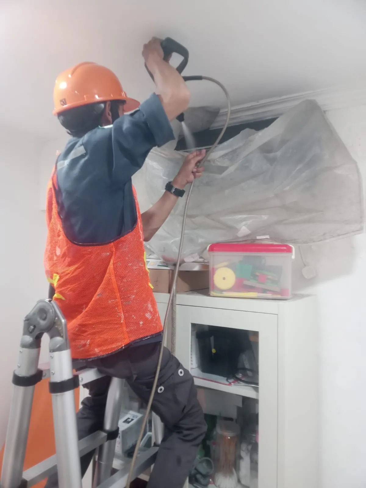 Perawatan berkala gedung klinik